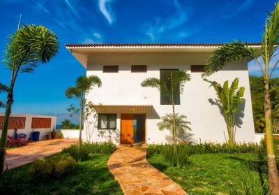 Casa Pelicano, where the jungle meets the sand in beautiful San Pancho, Mexico casa xzavian附近的飯店