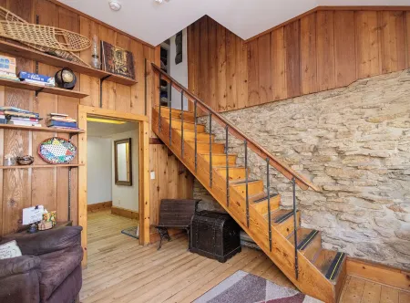 A Comfy Cozy Cottage on Clowney