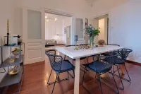Deluxe apartment with beautiful sea-view-terrace: 50m to sea, walk to city