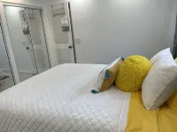 Island Life#2 @Bay Garden Live Local. GOOD PRICE!!Clean with Ocean views فنادق في 