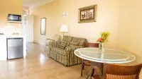 The Hamlet Suites - Bright and spacious Studio Apartment 1 - 2-Star