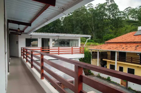 Pousada Uchimura Отели в г. Эмбу