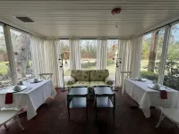 Hodge Podge Lodge - balcony