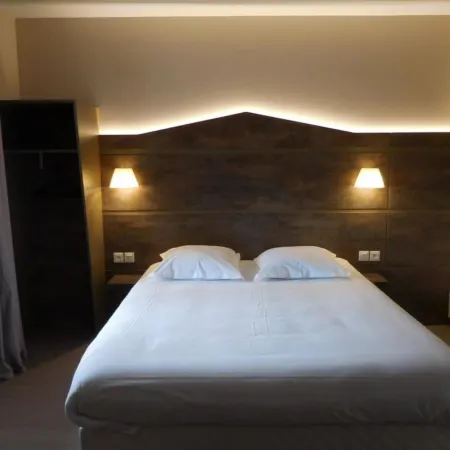 FastHotel Montmarault - Auberge du Grand Champ