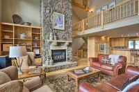 Grand Fraser Escape w/ Private Deck & Hot Tub - WiFi
