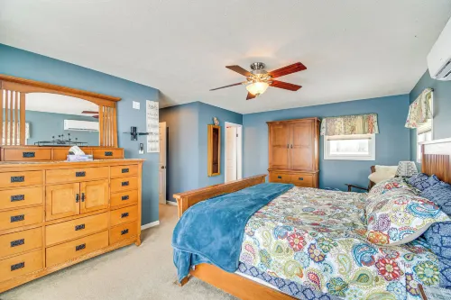 ‘The Gathering Place’: Rushville Home w/ Hot Tub - Homestays