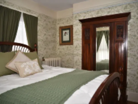 Grand Colonial B&B Hotels in Herkimer County