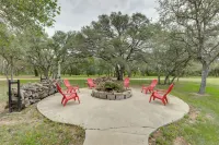 5 Mi to Splashway Waterpark Cabin in Rock Island Hotel di Colorado County