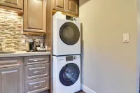 Walkable Portland Studio < 1 Mi to Dtwn! - Apartments