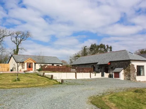 Fritillary Cottage Hotels in Stratton
