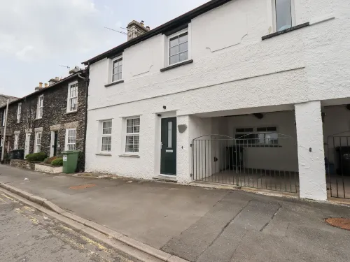 Bottle Tops Hotel a Hugill