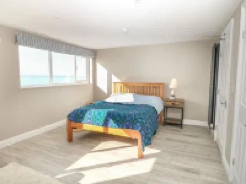 11 Marine Terrace - 4-Star