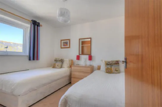 海灣觀景法院4號