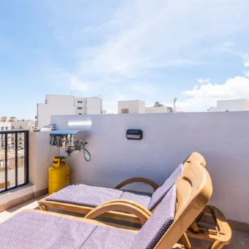 Seashells Penthouse Hot Tub Seaview by Getaways Malta