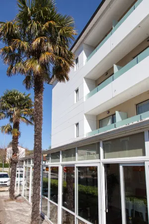 Hotel Miera Отели рядом с достопримечательностью «Royal Ordnance Factory Museum of La Cavada»