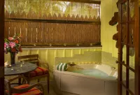 Tropical Inn - Hot Tub