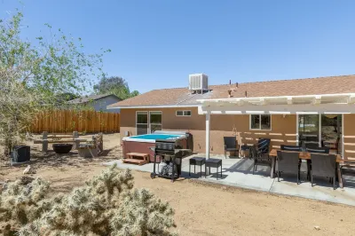Serenity Sands - Hot Tub, BBQ and Fire Pit! 3 Bedroom Home by RedAwning Hotels in Joshua Tree