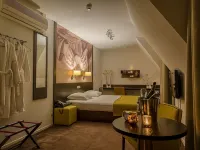 Parkhotel Auberge Vincent Hotels near Stratum