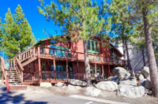 Tahoe Olympic 3 Bedroom Condo by RedAwning