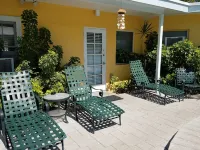Alexander Palms Court