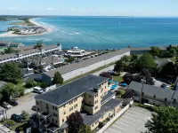Colonial Inn Hotels near Ogunquit Beach