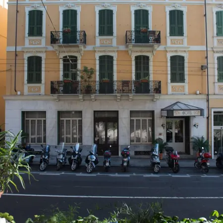 Hotel Belle Epoque