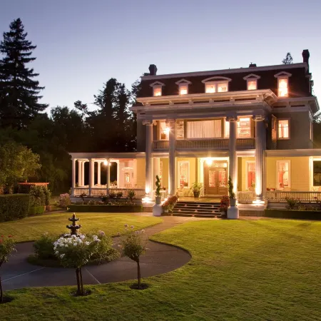 Churchill Manor