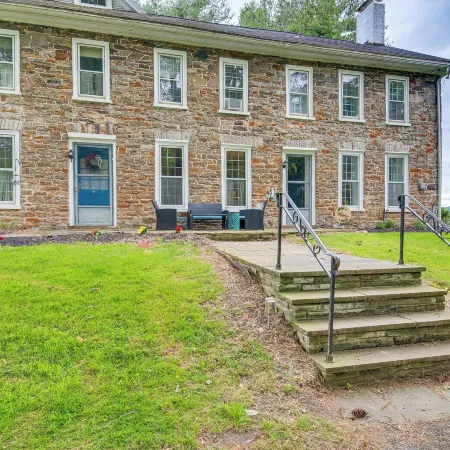 Historic Home on Farm, 15 Mi to Williamsport!