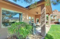 Zion Area Home w/ Scenic Views & Private Hot Tub! - 방갈로