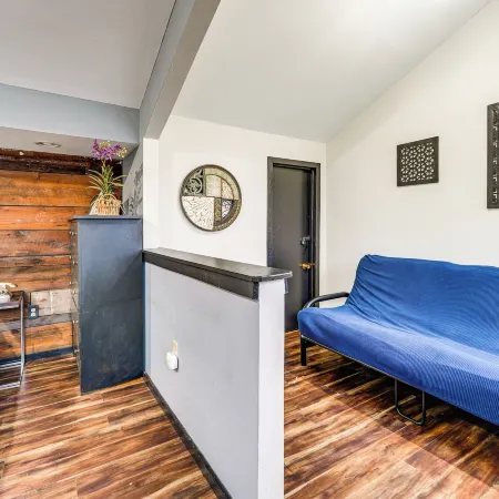 Mtn-View Gem w/ Deck & Hot Tub in Tannersville