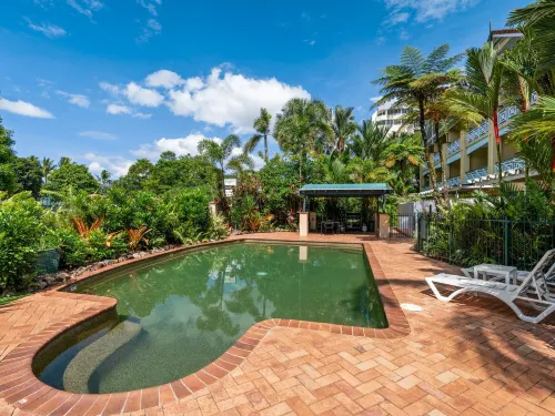 Waterfront Terraces Hotels in Cairns North