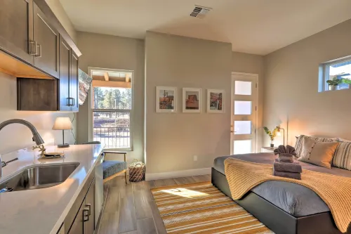 Flagstaff Home w/ Patios + Mount Humphries Views! - parking