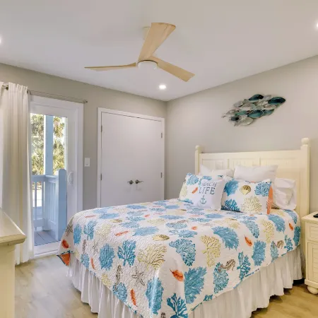 Emerald Isle Condo w/ Indoor Pool & Beach Access!