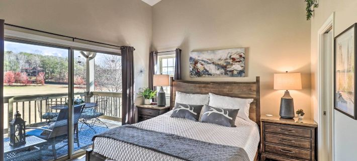 Lake Lure Condo: Indoor Pool & Golf Course Views! Hotels in Rutherford County