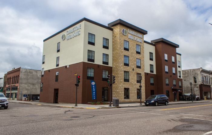 Cobblestone Hotel & Suites - Chippewa Falls