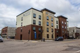 Cobblestone Hotel & Suites - Chippewa Falls