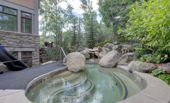 Snowmass Village Retreat Close to Slopes and Trails!