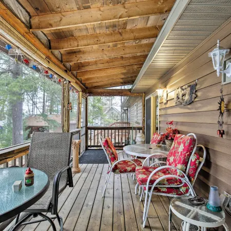 Lakefront Family Getaway w/ Private Deck & Dock! Hotels in Conover