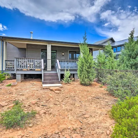 Hot Tub & Views: 'Mountain High Pines Retreat'