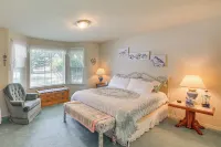 Moyie Springs Home w/ Views, Near Kootenai River! - parking