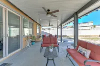 Patio & Yard: Luxe Beaumont Getaway!