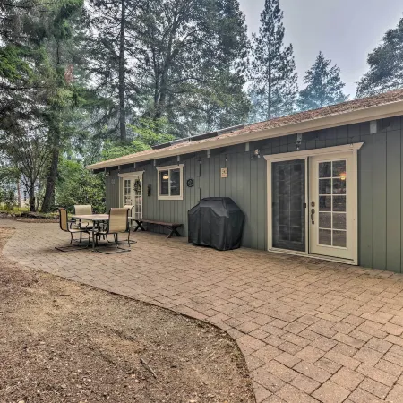 Step-Free Hawkins Bar Home Near Trinity River