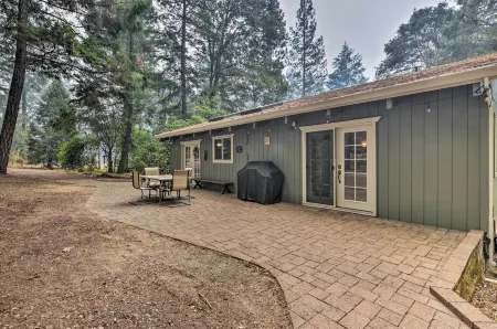 Step-Free Hawkins Bar Home Near Trinity River