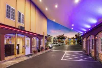 Sky Palm Motel - Orange Hotels in Orange