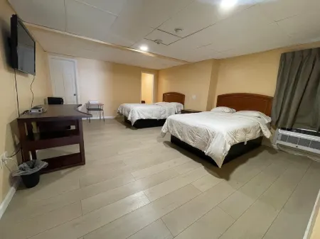 Travelers Motor Lodge Отели рядом с достопримечательностью «Университет Брайант»