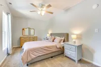 Warrensburg Home, Close to Downtown! Hotels in Warrensburg