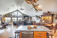'northwood Tours Escape': Hot Tub & Lake Access! - 4-Star