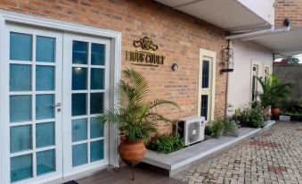 Pious Court Guest House Old Gra