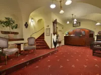 Hotel U 3 Pstrosu Отели рядом с достопримечательностью «Крепость Пражский Град»