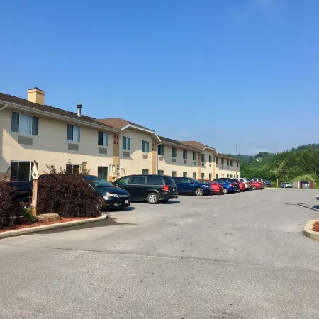 Super 8 by Wyndham Clearfield